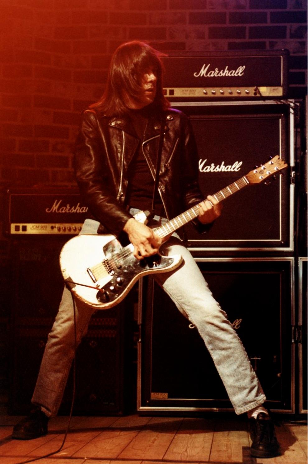 Johnny Ramone guarda la gallery definitiva Foto 1 di 20