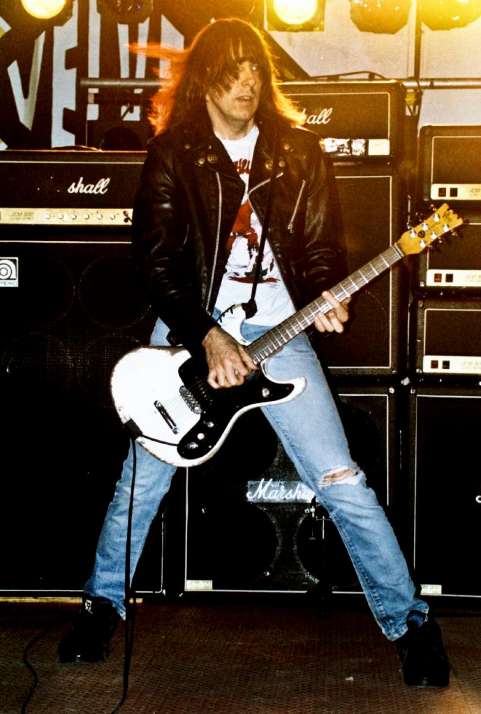 Johnny Ramone guarda la gallery definitiva Foto 1 di 20