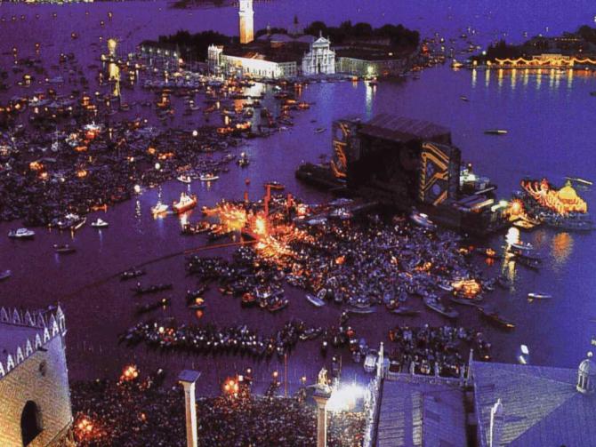 Pink Floyd le foto del concerto di Venezia del 15 luglio 1989 Foto 1 di 14 Pink Floyd le foto del concerto di Venezia del 15 luglio 1989 Foto 1 di 14