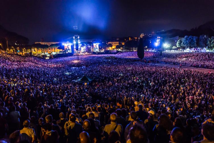 Bruce Springsteen le foto più spettacolari del concerto al Circo Massimo di Roma Foto 1 di 68 Bruce Springsteen le foto più spettacolari del concerto al Circo Massimo di Roma Foto 1 di 68