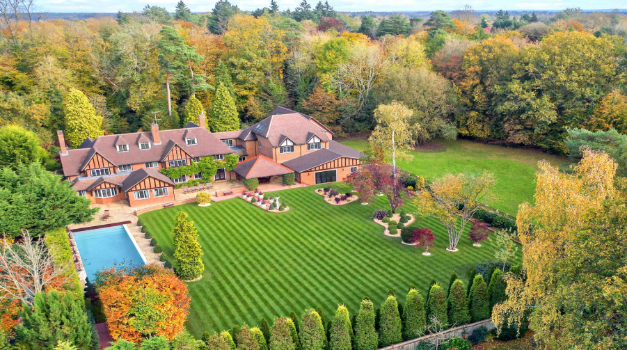 La villa appartenuta a Ozzy Osbourne e Noel Gallagher è in vendita per