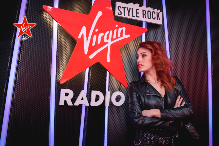 Guarda le foto di Alteria nel nuovo studio di Virgin Radio Foto 1 di 6 Guarda le foto di Alteria nel nuovo studio di Virgin Radio Foto 1 di 6