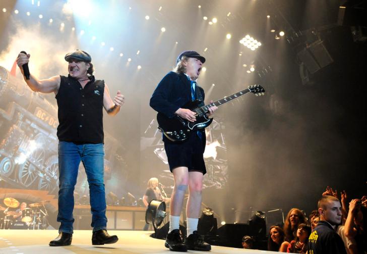 Buon compleanno Angus Young: le foto più belle del leggendario ...