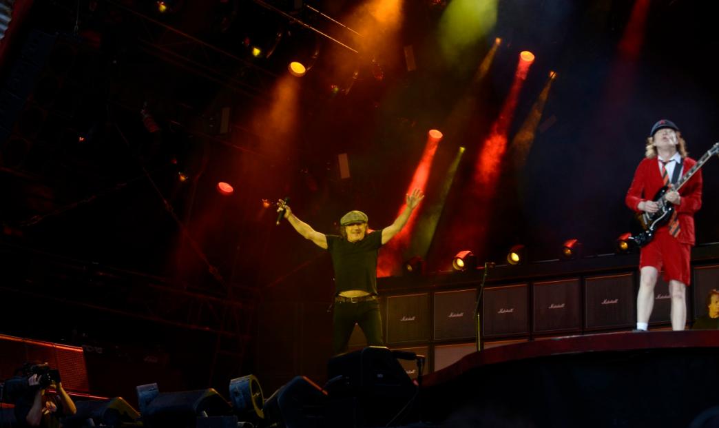 Angus Young  & Brian Johnson in concerto a Londra