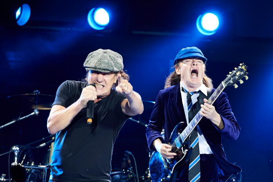 10: AC/DC - Snowballed (1981)