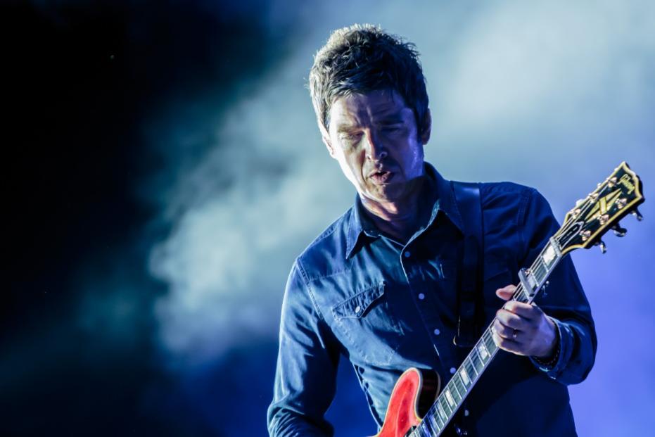 25: NOEL GALLAGHER'S HIGH FLYING BIRDS - THE DYING OF THE LIGHT