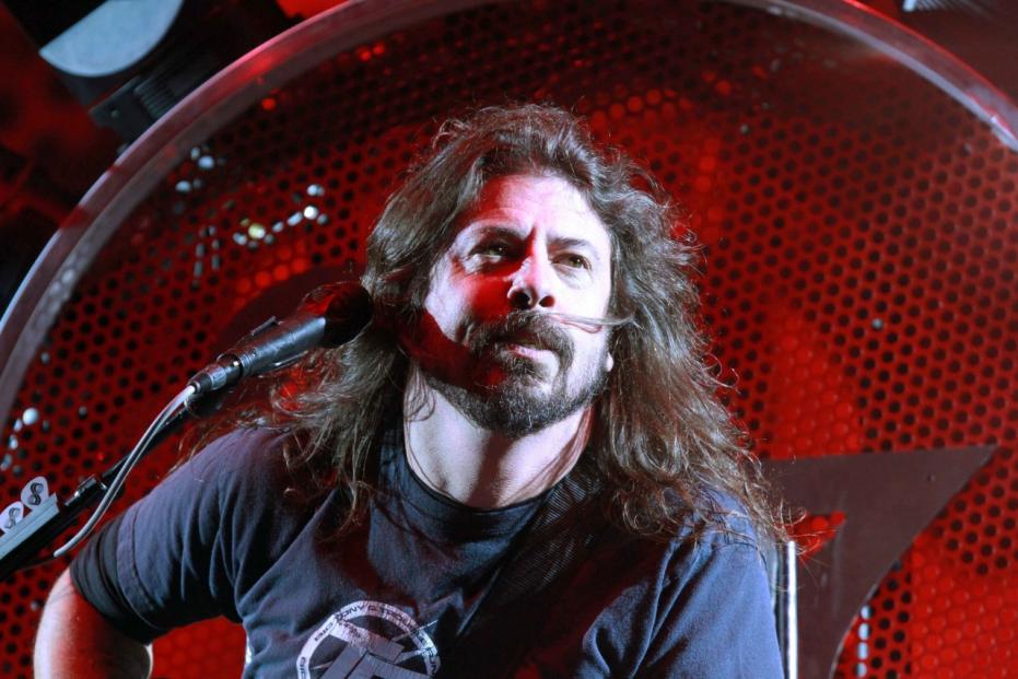12: FOO FIGHTERS - OUTSIDE