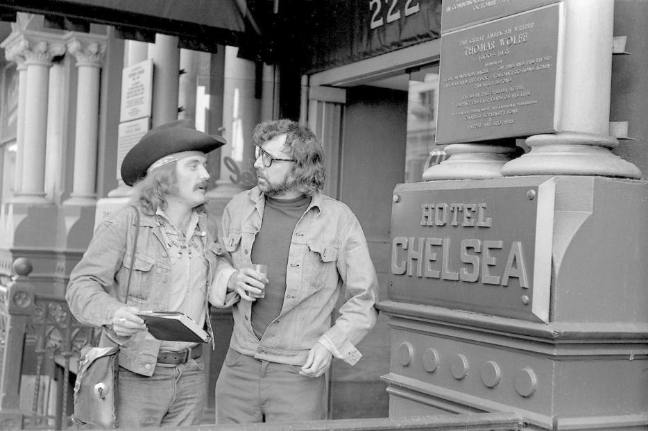 Fred w. Mc Darrah - Dennis Hopper and Terry Southern talk on the front of the Chelsea Hotel, 1971