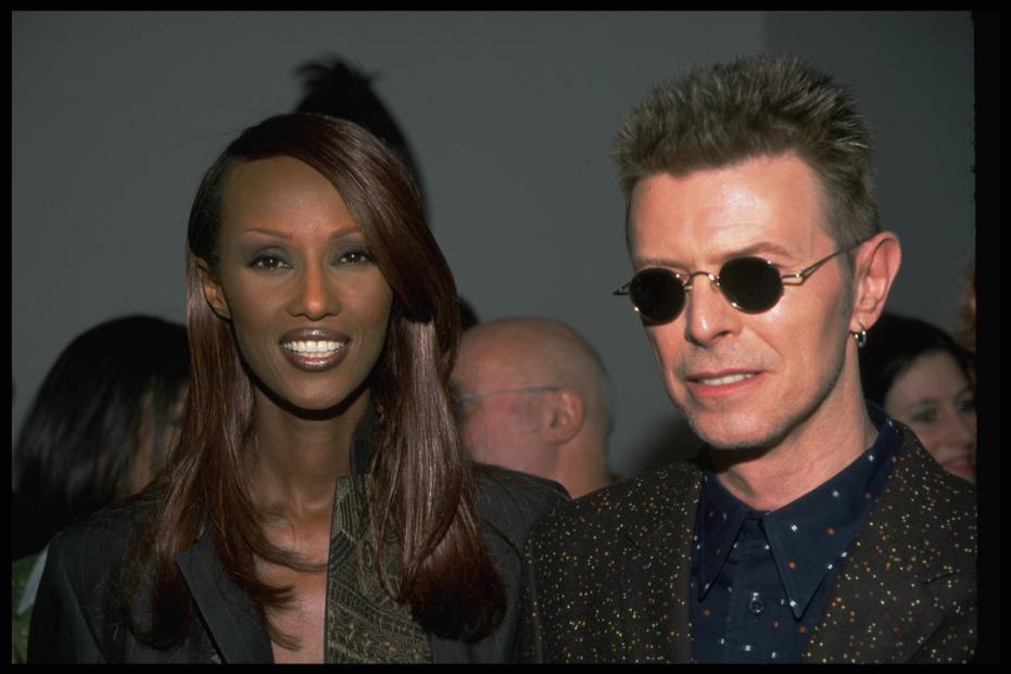 Il testamento di David Bowie: le ceneri disperse a Bali e 100 milioni di dollari alla moglie Iman