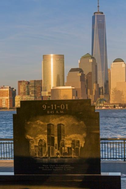 United States, New York City, Manhattan, downtown and the new tower One World Trade Center, seen from the waterfront of Jersey City and the Paulus Hoo