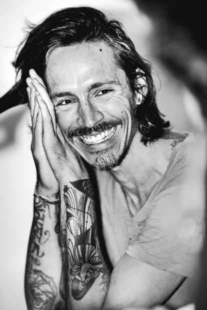 So the Echo a night with Brandon Boyd. The leader and singer of Rock band INCUBUS, presenting his new book of drawings and paintings in Bologna at ONO