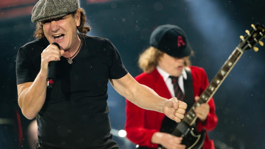 AC/DC, gruppo di fan vorrebbe portare Thunderstruck in cima alla classifica dei brani di Natale! L'iniziativa