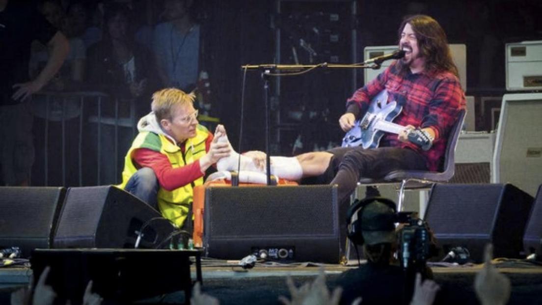 12 giugno 2015: Dave Grohl si rompe una gamba finendo ugualmente il concerto. Guarda il video di quella sera