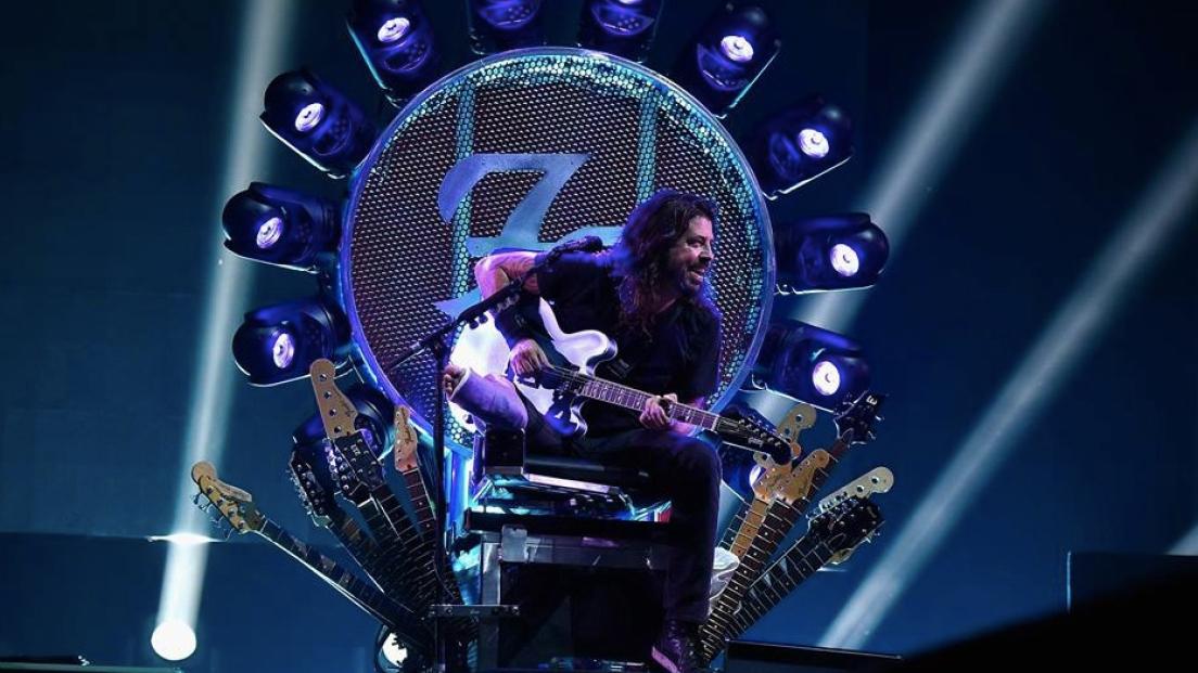 Dave Grohl: "Ero 'fatto' quando ho disegnato il trono di chitarre"!