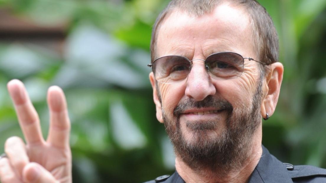 Ringo Starr è finalmente “Sir”! Le reazioni di Paul McCartney e Yoko Ono sui social