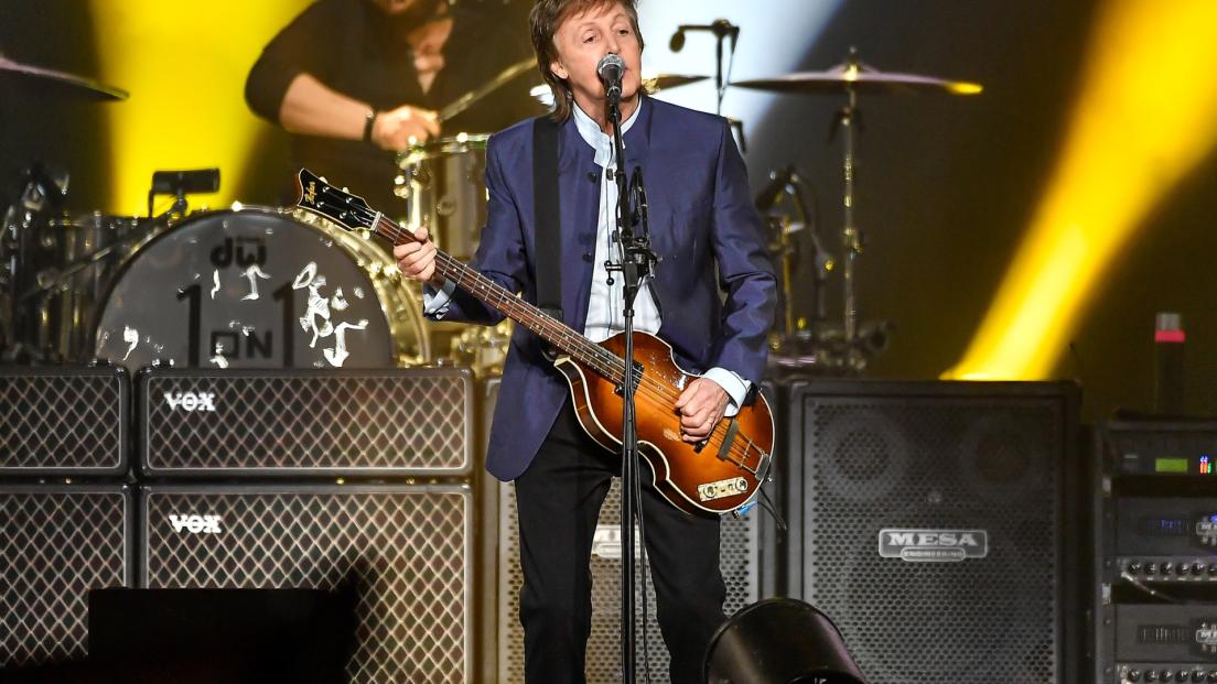 Paul McCartney sul palco con Krist Novoselic