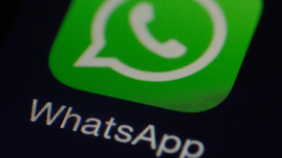 WhatsApp, in arrivo i messaggi che si autodistruggono. La funzione si chiama "messaggi effimeri"