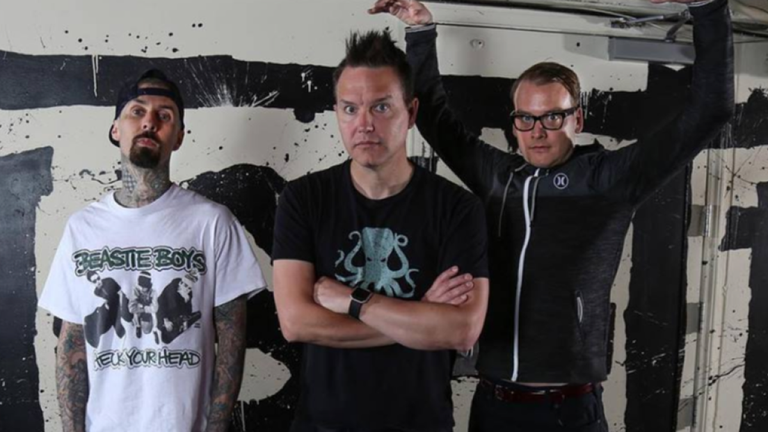 Coronavirus, i Blink-182 invitano i fan a creare dei filmati della loro quarantena per il video di "Happy Days"