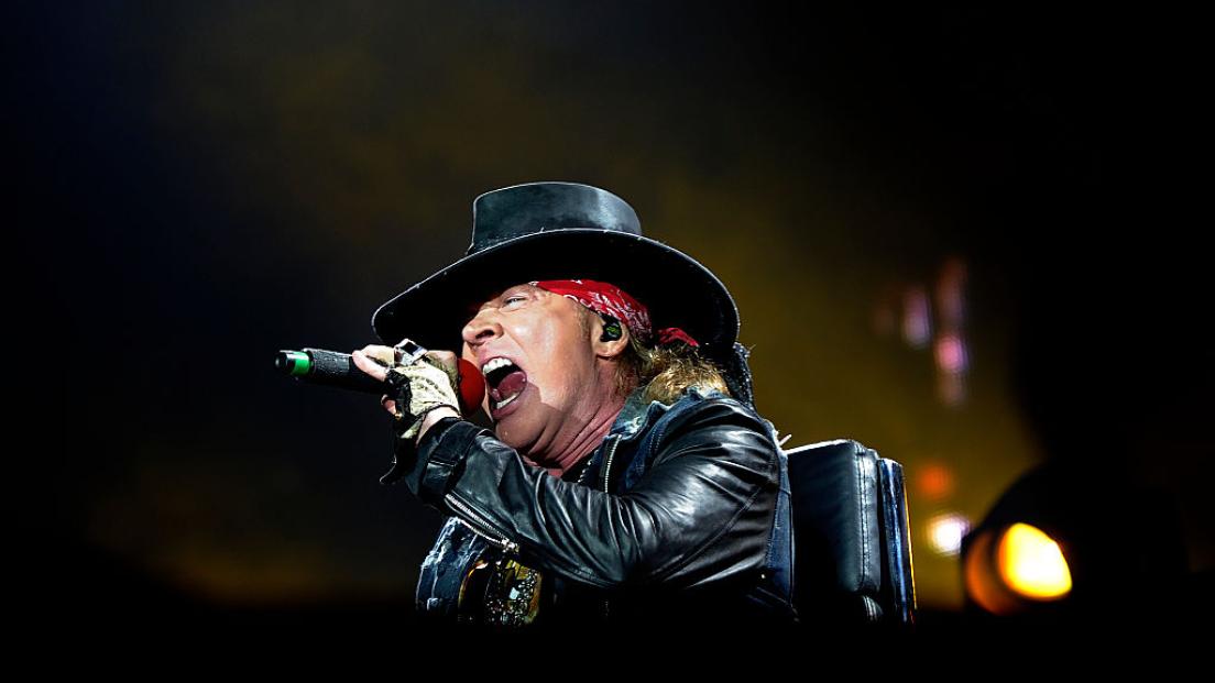 Guns n' Roses: il piano di Axl si rompe. Guarda il video