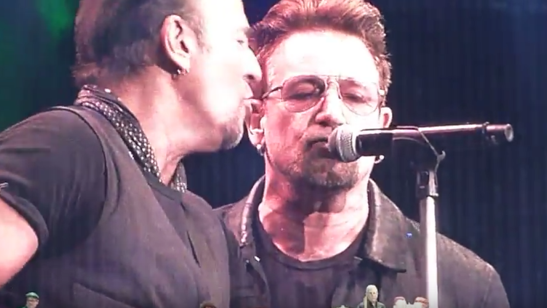 Bruce Springsteen: duetto con Bono a Dublino durante Because The Night. Guarda il video
