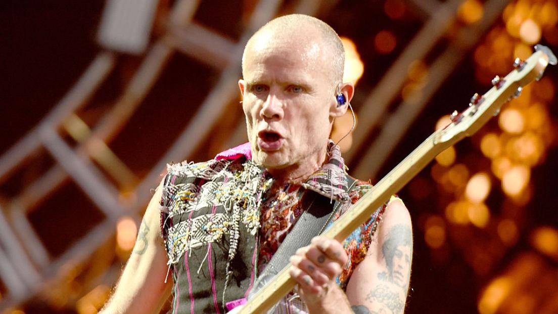 Red Hot Chili Peppers, Flea: "L'incidente sulla nave ha ritardato l'uscita del disco"
