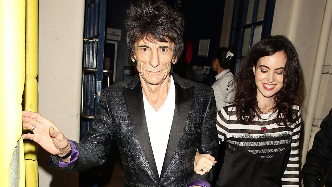 Rolling Stones: a 68 anni Ronnie Wood diventa papà di due gemelle "Mick Jagger farà da tata"!