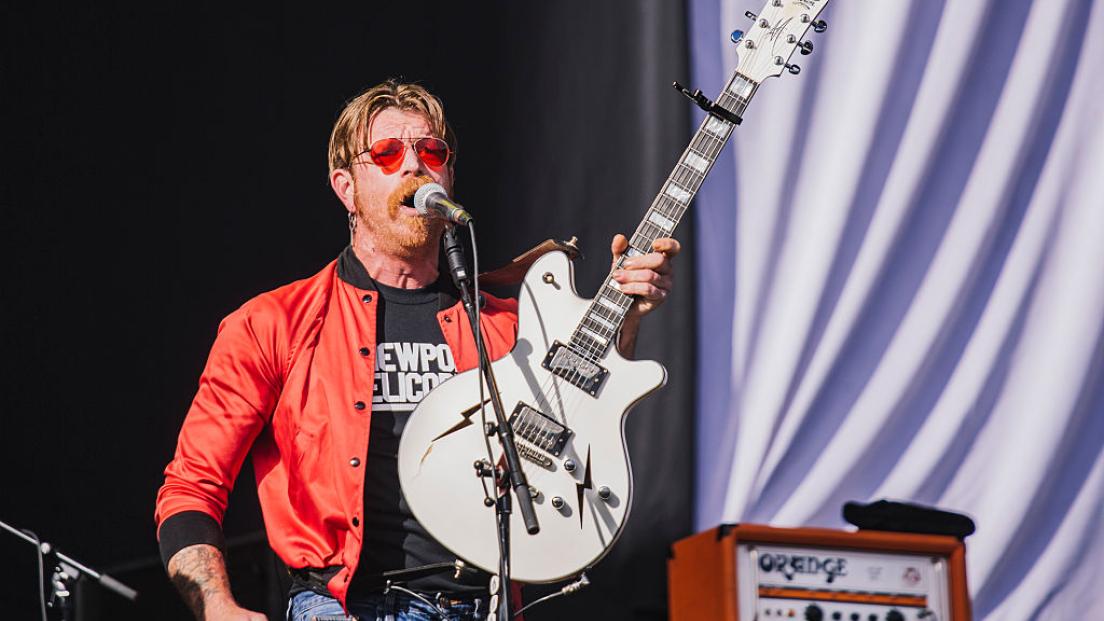 Eagles Of Death Metal: Jesse Hughes cancella i post contro la protesta anti armi definita «patetica e disgustosa»