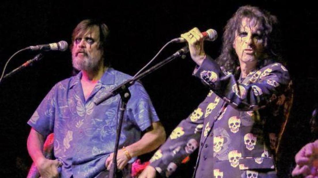 Jim Carrey sul palco insieme ad Alice Cooper. Guarda il VIDEO
