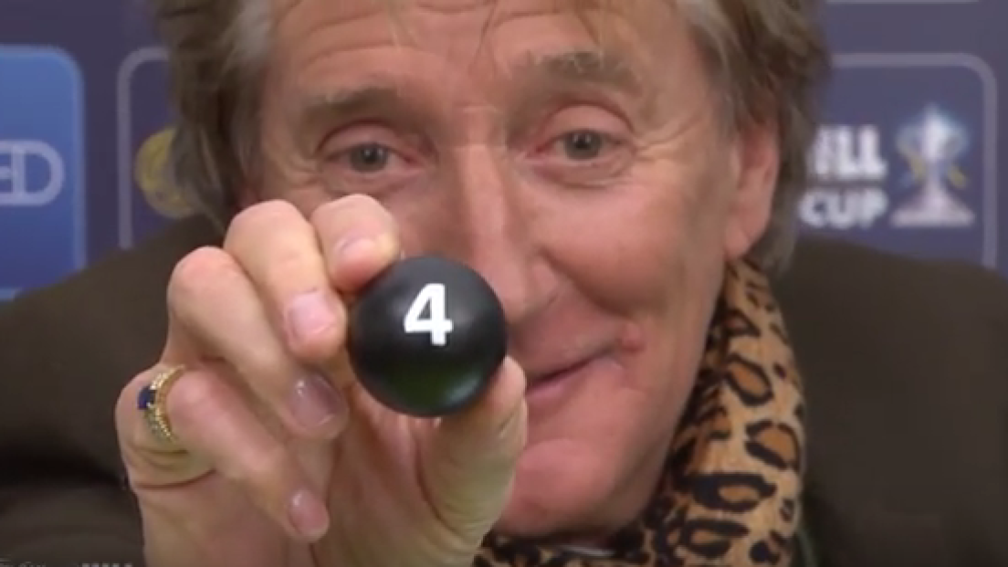 Rod Stewart: 'alticcio' durante il sorteggio della Coppa di Scozia. Guarda il video
