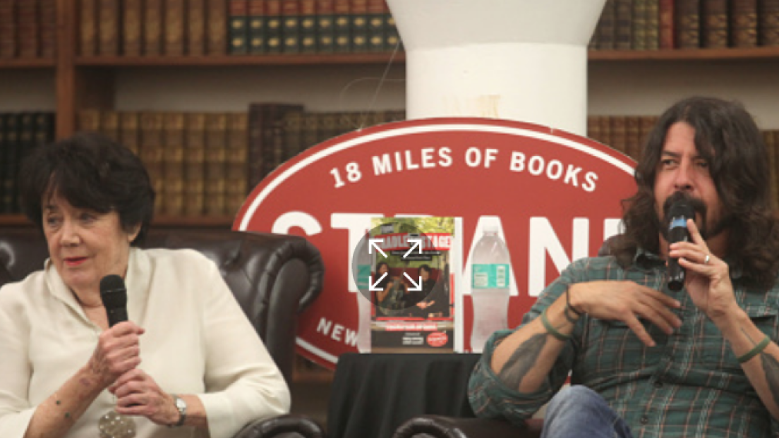Dave Grohl: la madre ha pubblicato un libro con ricordi e momenti privati