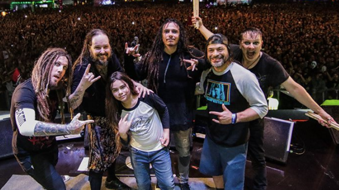 Robert Trujillo insieme al figlio Tye sul palco dei Korn in Peru! Guarda il video