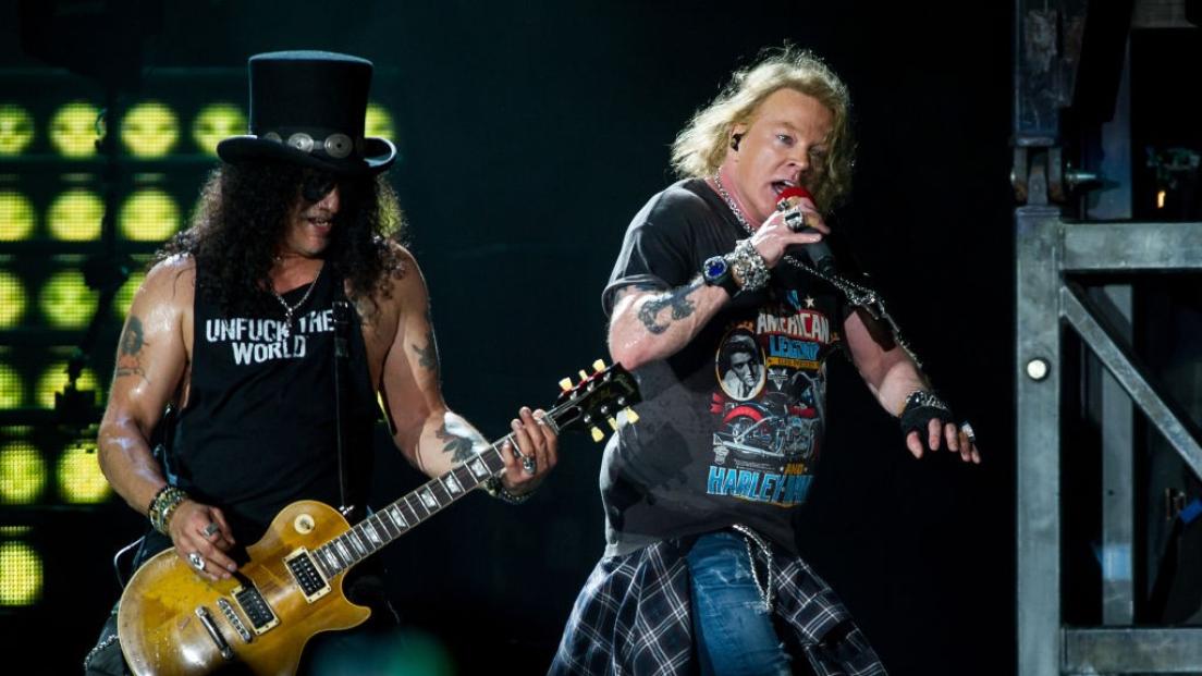 Guns N’ Roses, Slash ricorda il primo concerto con la band dopo la reunion: “È stato troppo divertente”