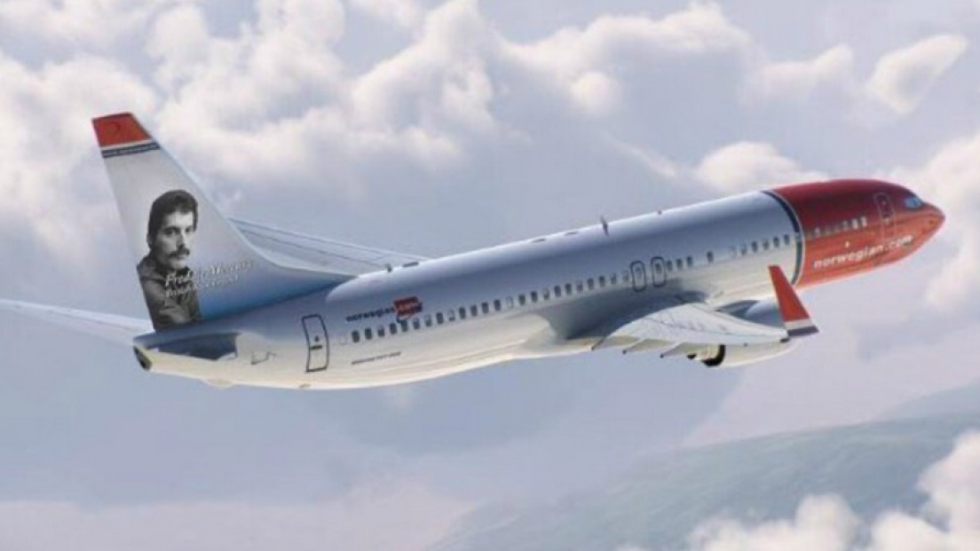 Queen: il volto di Freddie Mercury sugli aerei della Norwegian Airline. Guarda la foto