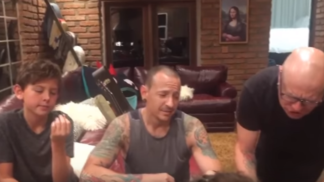 Chester Bennington: la moglie pubblica un video girato in casa poche ore prima della morte