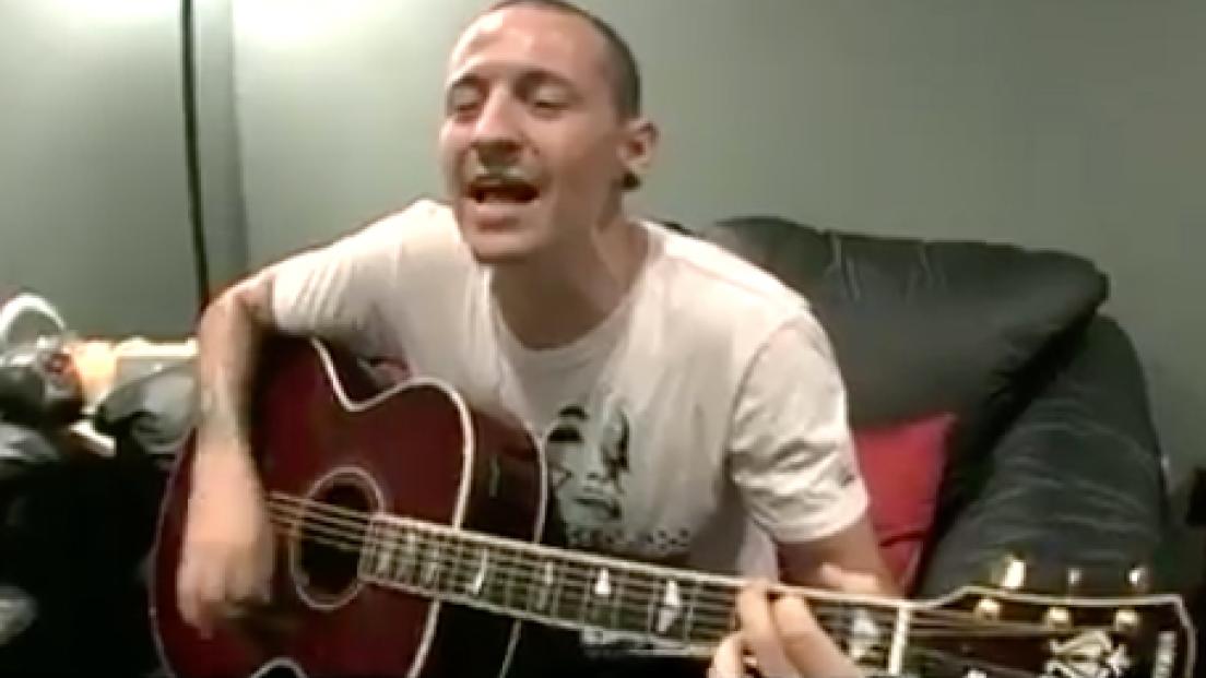 Linkin Park: la band celebra Chester Bennington pubblicando un video coi momenti più belli insieme. Guarda la clip