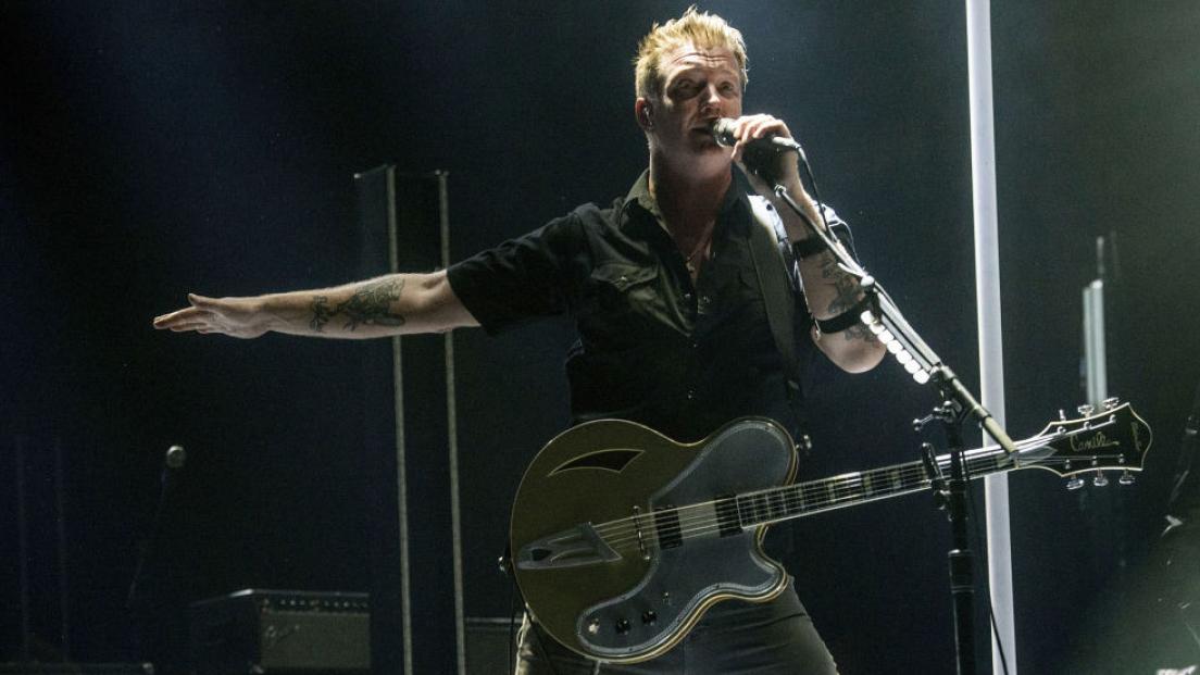 Caccia al tesoro per trovare i biglietti del concerto dei Queens of the Stone Age