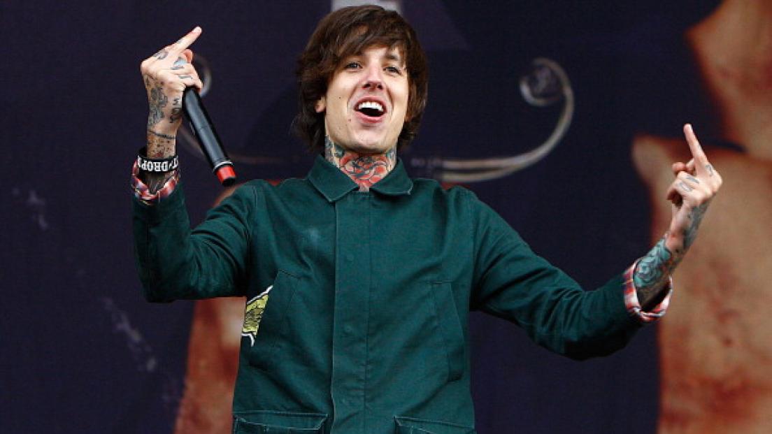 Oli Sykes: “Chester Bennington come cantante, e la sua band, sono stati i responsabili del percorso che ho scelto nella vita”