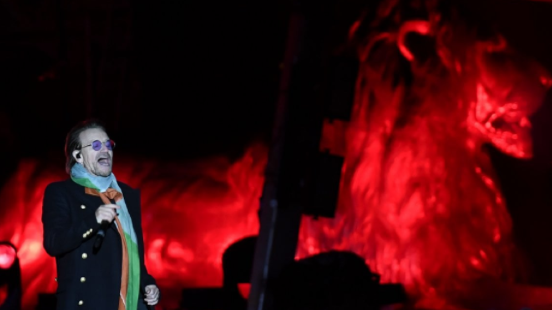 Gli U2 accendono Londra e girano il video di "Get Out Of Your Own Way" durante il concerto 