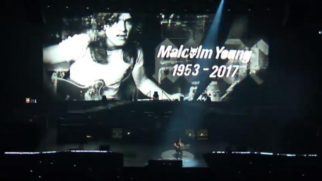 I Guns N' Roses tributano Malcolm Young