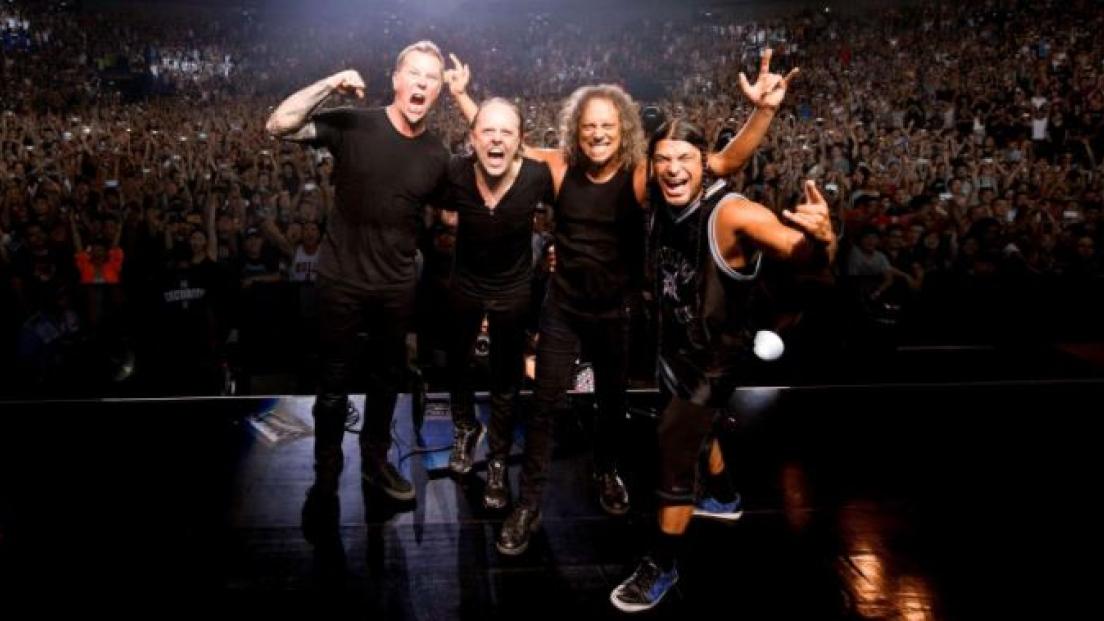 Il Primo Ministro danese regala un vinile autografato dei Metallica al Presidente indonesiano