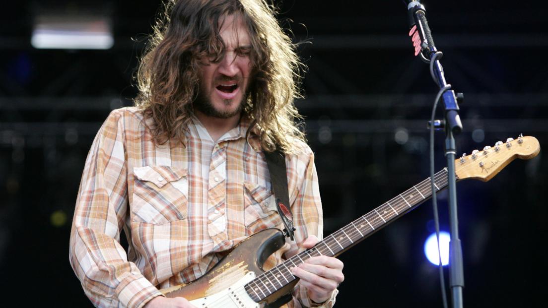 Red Hot Chili Peppers, tutte le volte che John Frusciante è uscito e rientrato nel gruppo. La storia