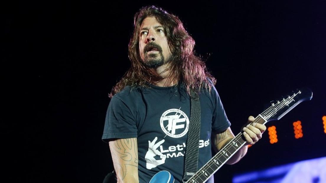 Foo Fighters: gli strumenti utilizzati da Dave Grohl per registrare il documentario Play all'asta per beneficenza. Guarda il video e le foto
