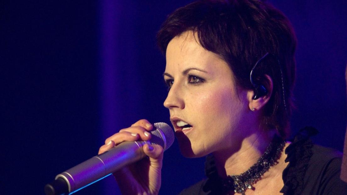 The Cranberries: la vera storia di Salvation, l'inno di Dolores O'Riordan contro l'abuso di droghe