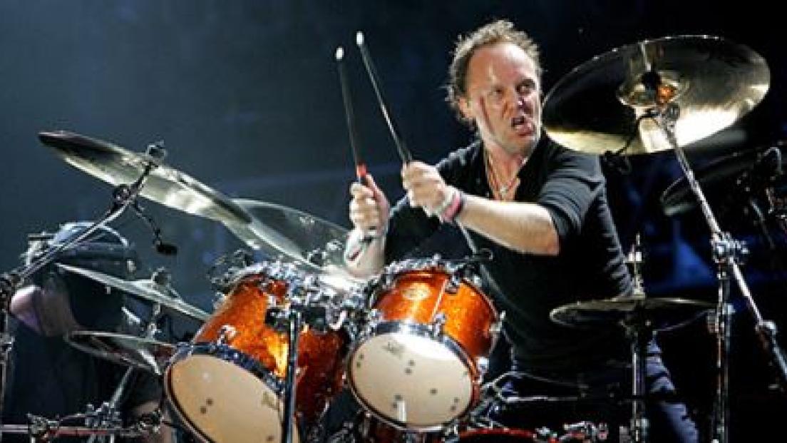 Metallica: la cover di "Enter Sandman" suonata alla batteria con i dildo [Guarda il video]