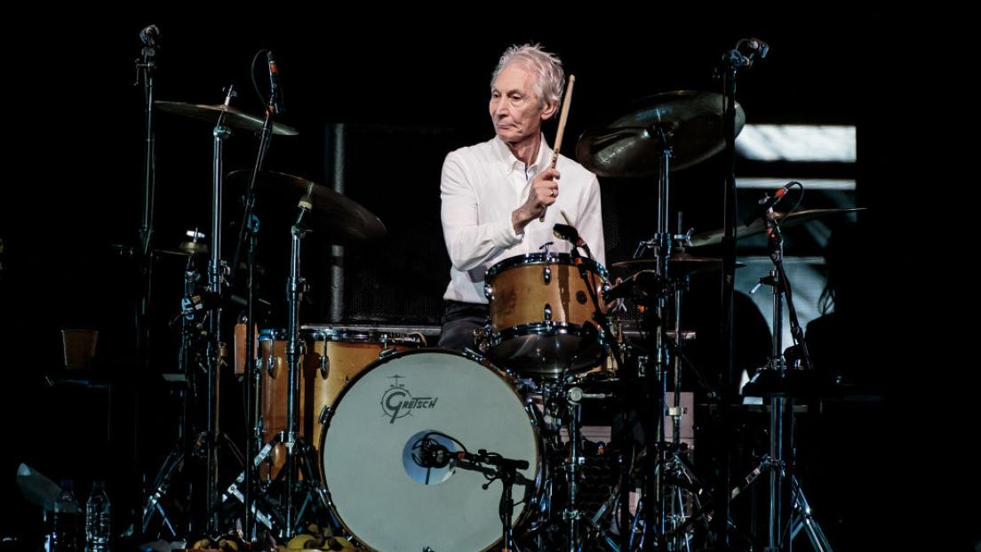 The Rolling Stones, Charlie Watts non parteciperà al nuovo tour per motivi di salute: "devo rimettermi i forma, ci vorrà del tempo"