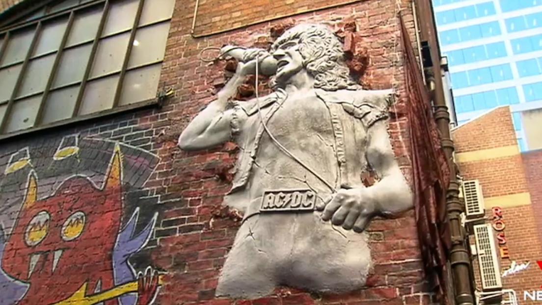 AC/DC: la statua in onore di Bon Scott a Melbourne. Guarda il video della cerimonia