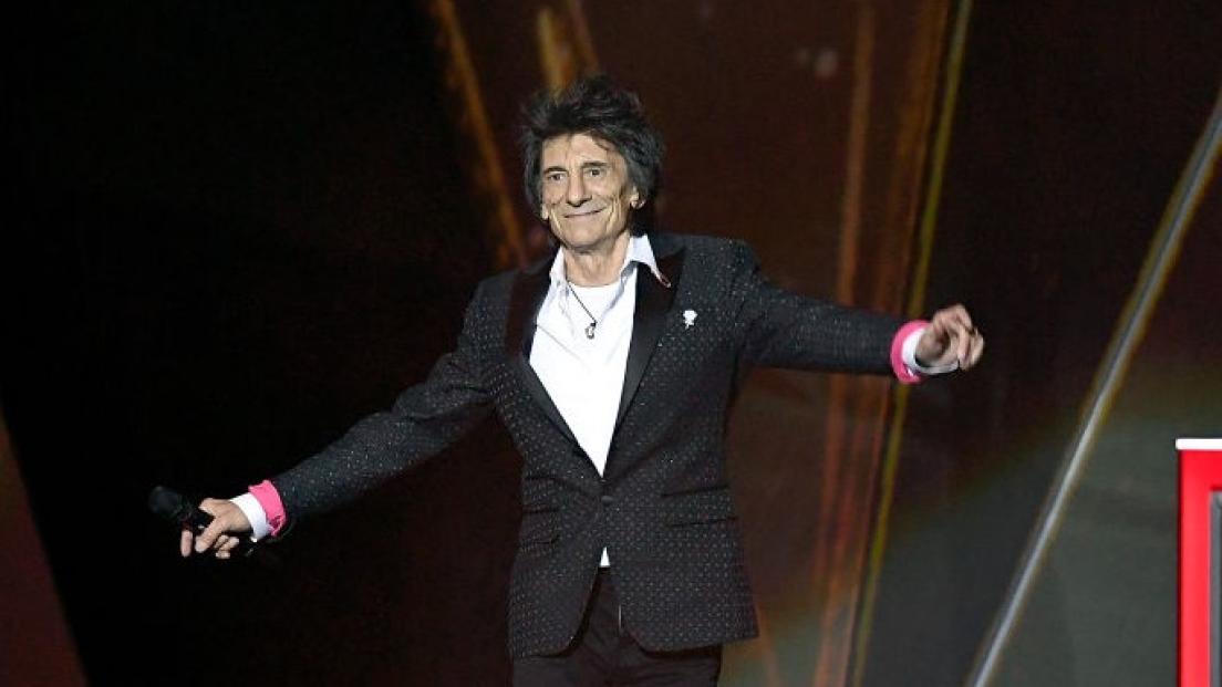 Rolling Stones: Ronnie Wood è ufficialmente guarito dal cancro. L'intervista