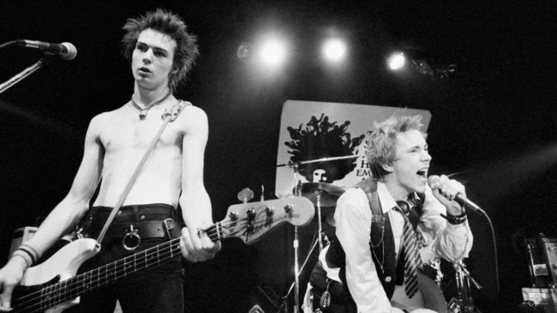 Sex Pistols, il regista di Trainspotting Danny Boyle dirigerà la serie tv ufficiale sulla band di Johnny Rotten e Sid Vicious