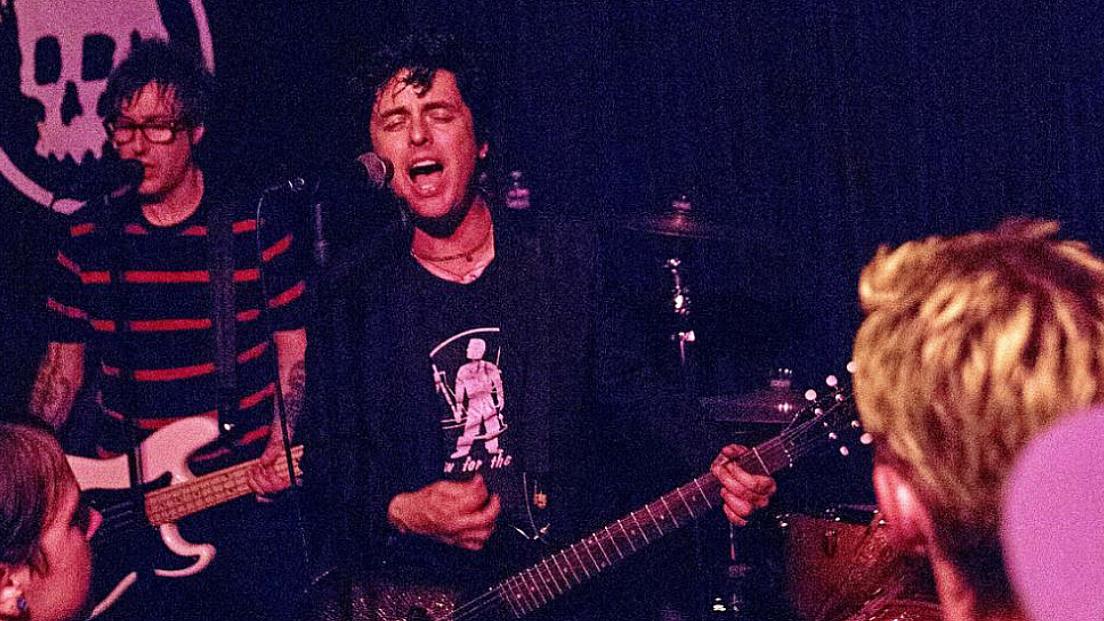 Billie Joe Armstrong debutta dal vivo con i Longshot, la sua nuova band! Guarda i video 