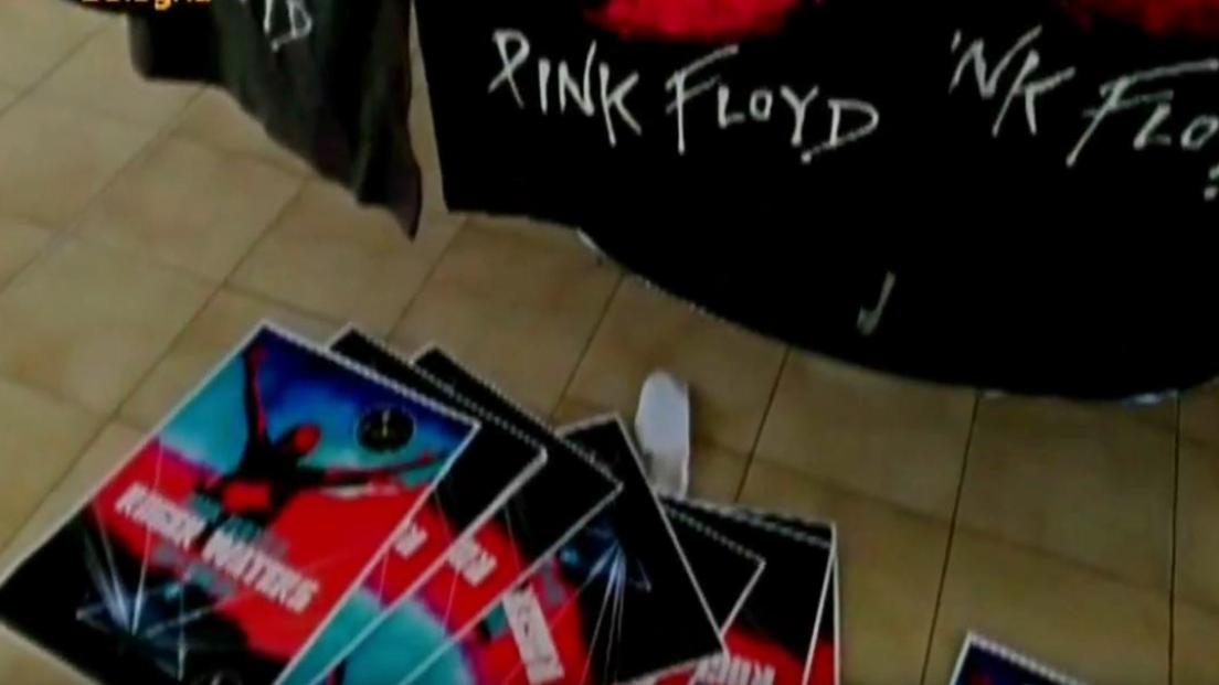 Roger Waters: sequestrati 600 prodotti contraffatti dalla guarda di Finanza al concerto di Bologna. Guarda il video